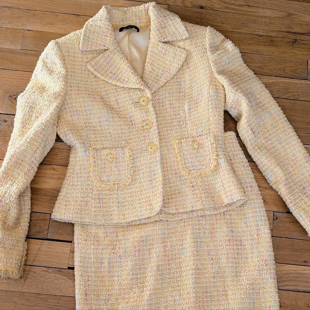 TAHARI Yellow Tweed Boucle Chanel Style Suit Set